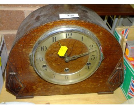AN OAK ART DECO MANTEL CLOCK