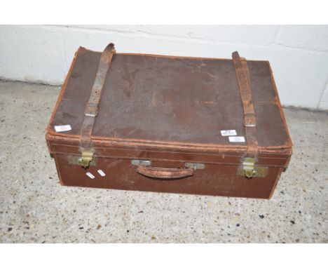 GOOD QUALITY VINTAGE LEATHER SUITCASE, LENGTH APPROX 59CM