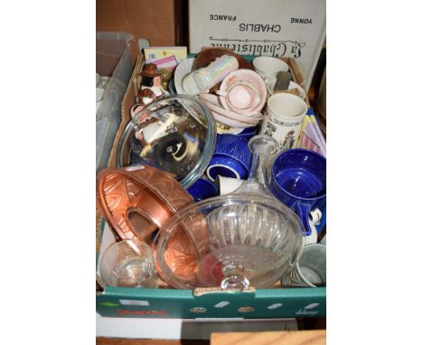 TRAY CONTAINING CERAMIC AND OTHER ITEMS, KITCHEN WARES, BLUE BOWLS ETC AND GLASS VASE