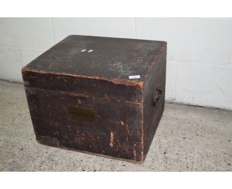 VINTAGE WOODEN STORAGE CASE MOUNTED WITH HANDLES AND INSET RETAIL LABELS FOR THE GOLDSMITHS &amp; SILVERSMITHS COMPANY, REGEN