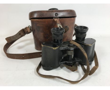 A PAIR OF GERMAN 'FUSSARTILLERIE' BINOCULARS. The binoculars stamped 'C.P.Goerz, Berlin' and 'Fussartillerie D.F.6x Nr 2219, 