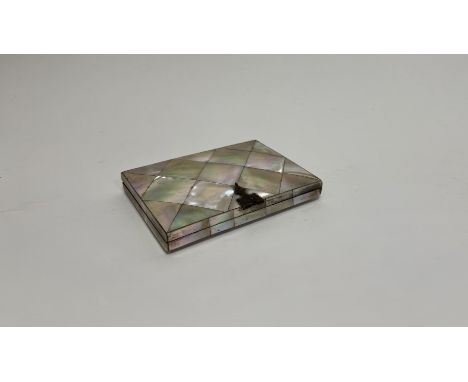 A 19thc mother of pearl dance card/greeting card case hinged to reveal a fitted concertina interior (a/f to hinge and spine) 