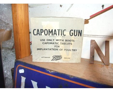 Vintage Capomatic Gun ( sold as a collectors / display item ) &amp; Vintage Slide projector