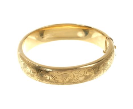9ct gold hinged bangle.Condition report: gross weight approximately 18.97 grams