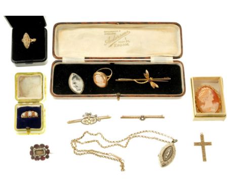 Group of 19th and later jewellery to include Georgian garnet and seed pearl brooch, Edwardian peridot and seed pearl bar broo