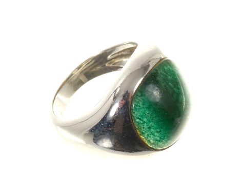 Green cabochon stone ring in white gold setting, stamped 750. Finger size approximately KCondition report: Gross weight appro