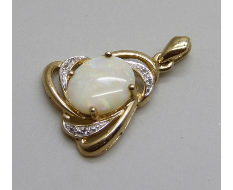 A 9ct gold opal set pendant, 3.3g