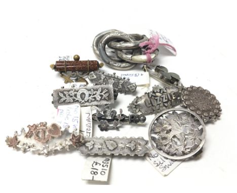 A collection of vintage silver brooches of various design