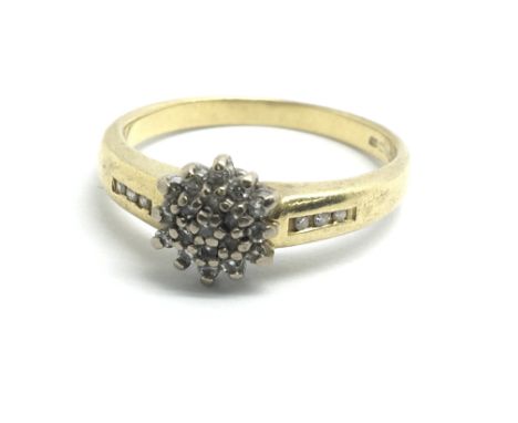 An 18ct yellow gold and diamond cluster ring, approx 0.25ct, ring size approx P