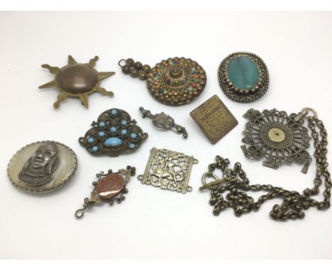 A collection of antique and vintage jewellery items - NO RESERVE