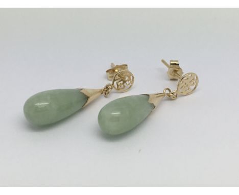 A 14ct yellow gold and jade drop earrings