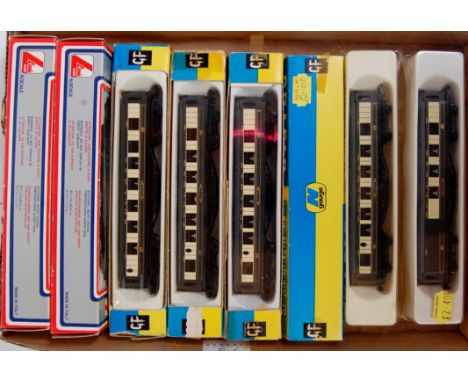 6 Graham Farish N gauge Pullman coaches (G-BG), and 2 Lima Palethorpes vans (G-BG)
