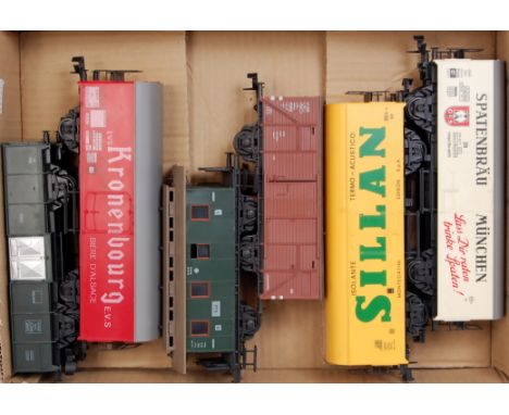 A tray of 5 Lima plastic continental vans with a Pola Maxi 3rd class green coach (all G)
