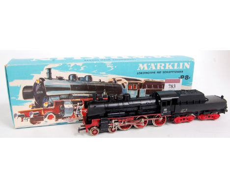 A Marklin H0 3098 DB black 4-6-0 engine and tender P8 class with instructions (NM-BNM)