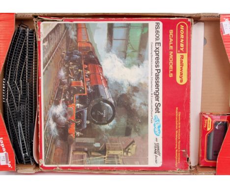 A Hornby R609 train set containing LMS 'Princess Elizabeth' engine and tender, 2 coaches track oval (F-BP), Triang horse box 