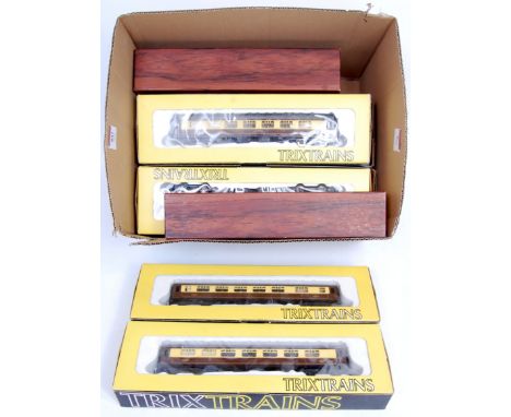 12 Trix Trains plastic Pullman cars H0 scale, some in associated boxes (G-BG)