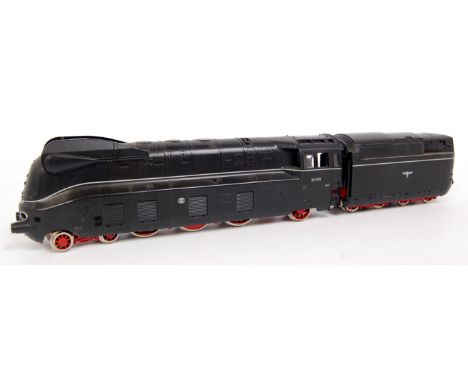 A Fleischmann H0 streamlined 4-6-2 engine and tender Reicsbann eagle motif black (G)