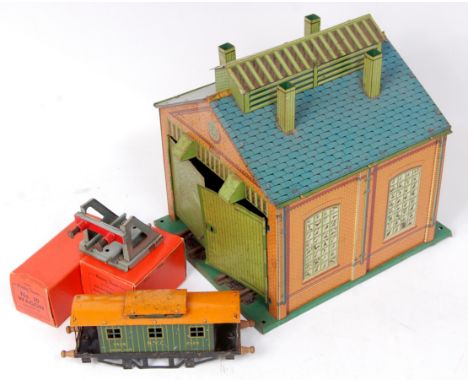 Hornby 1935-41 No.1 Engine Shed with green base, yellow ridge tiles, inside of door plain, areas of rusting and catch broken,