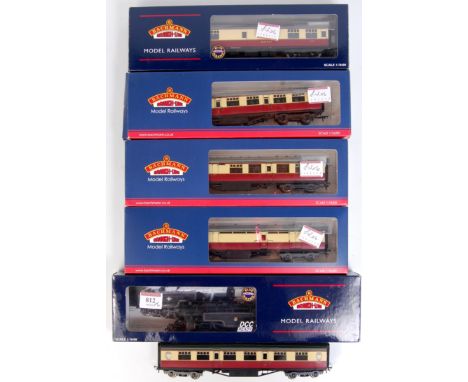 A Bachmann 32-876 Fairburn 2-6-4 tank engine BR lined black 42096 box missing inner (G-BG) together with 4 Thompson coaches a
