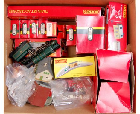 Mixed Hornby 12 wagons including R126, R184, R227, R6226L, R436 coach, 2 locomotives (a/f), various accessories including tun