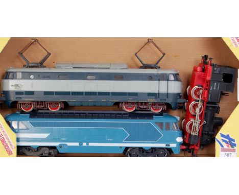 A small tray containing 2x Lima plastic electric locos for the continental market including bogie blue/grey loco with pantogr
