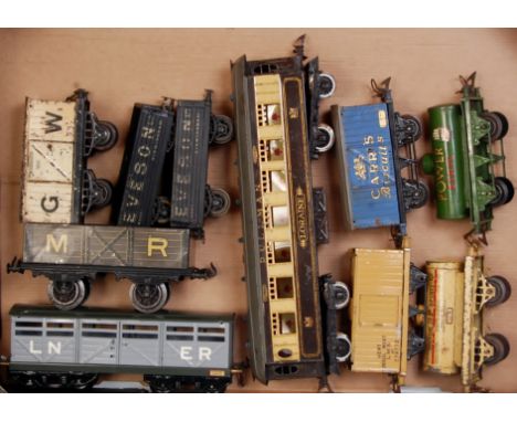 A large tray of mainly Hornby items including 1934-41 No. 2 Special Pullman Coach 'Lorraine' (F), completely repainted No. 2 