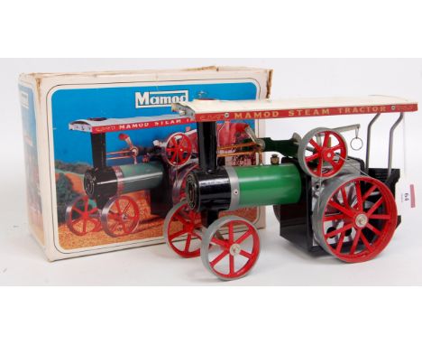 Mamod TE1A Live Steam Traction Engine, finished in green with white canopy and red detailing, in the original box, with steer