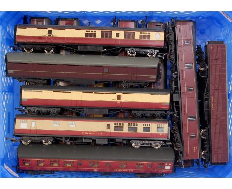 14 coaches Mainline, Bachmann, Lima etc all mixed BR liveries (G)