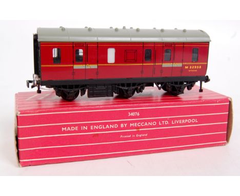 A Hornby Dublo 4076 super detail LMS Stove R 6-wheeled full brake coach (NM-BNM)
