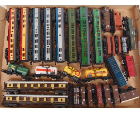 Lima BR green continental outline N gauge locomotive together with 10 coaches and 19 wagons, various makers (G)