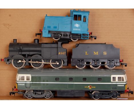 A small tray containing 3x Lima plastic electric locos for the British market including green bogie diesel No. D6506, black L