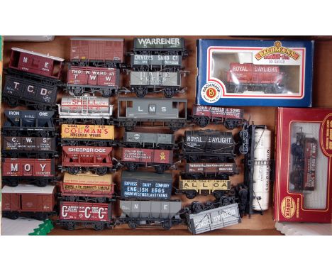 29 PO wagons (2 boxed) Hornby, Mainline, Bachmann, Airfix and others (G)