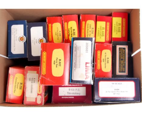 15 various makes wagons, all boxed some without inner packing Hornby Bachmann and others (G-BFG)