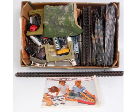 A tray of mixed model railways items all ex layout (a/f)