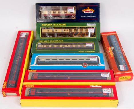 Hornby R4286, R4287, R4288 GNER Mk4 coaches (NM-BNM), R423 Coronation blue/silver coach (M-BM), Airfix Mk2 BR blue/grey coach