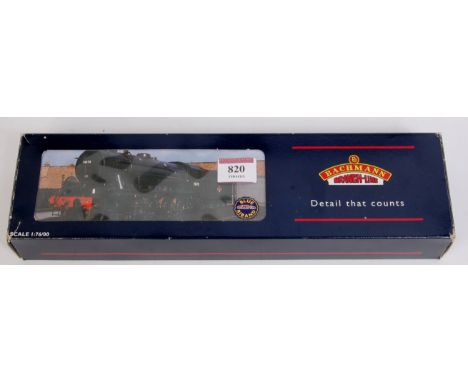 A Bachmann 32-251 WD 2-8-0 Austerity engine and tender a few blemishes to tender sides (G-BG)