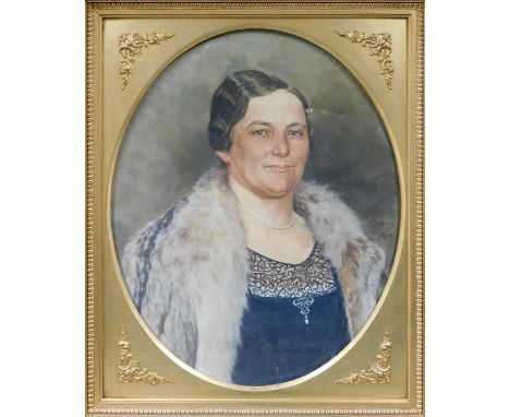 C. LIEBICH (XX). Portrait einer Dame.68 cm x 56 cm.  Gemälde. Öl auf Leinwand. Signiert und datiert 1931.Objekt kann versende