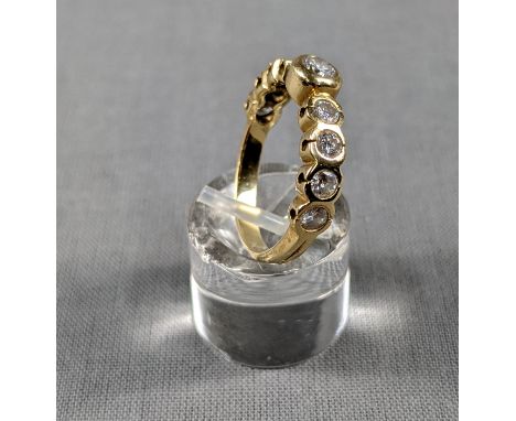 Ring. Geldbgold 750.9 Diamanten. Objekt kann versendet werden.Ring. 750 yellow gold.9 diamonds.Object can be shipped.