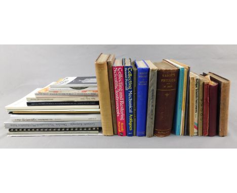 Konvolut Bücher: Wissenschaftliche Messinstrumente, Mathematik, Physik.Circa 15 kg. Zustand und Titel siehe Fotos. Darunter a