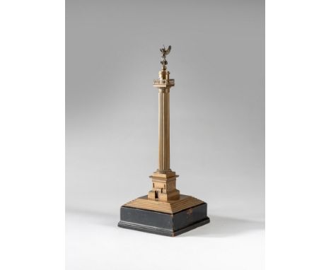 Modell der Waterloosäule im hannoverschen Stadtteil Calenberger Neustadt. Bronze patiniertes Metallmodell, Höhe 54cm, auf qua