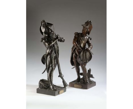 Paar Bronzefiguren der französischen Revolution mit den Titeln "Avant le combat" Volontaire 1792 und "Apres le combat" Grenad