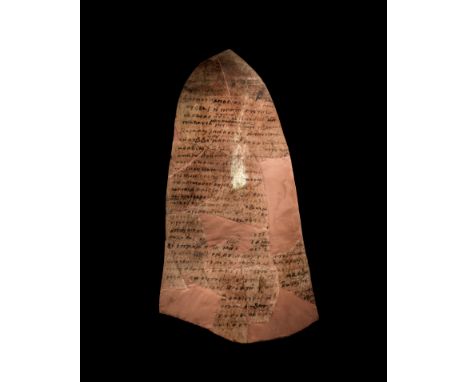 Ostrakon mit dem "Ersten Petrusbrief". 5. - 6. Jh. n. Chr. L 45,5cm, B 20,5cm. Gebrannter Ton, einseitig beschrieben. Fast vo