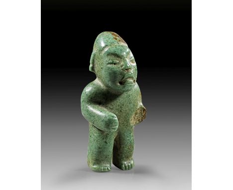 Kleine Steinfigur. Olmekisch, mittlere präklassische Phase, ca. 900 - 600 v. Chr. H 7,1cm. Grüne, leicht gesprenkelte Jade. K