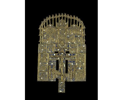 Großes erweitertes Hauskreuz. Russland, 19. Jh. H 39cm, B 23,5cm. Bronzeguss mit blauem und weißem Email. In der Mitte die gr