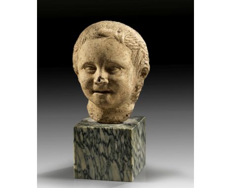 Knabenkopf. Etruskisch, 1. Jh. v. Chr. H 15,6cm und mit Ständer 23,6cm. Hellbrauner, gesprenkelter Ton.   Mit Ständer! Im Hal