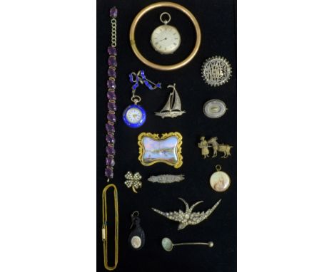 Group of antique silver and gilt metal jewellery, including a large paste set swallow brooch  two Victorian name brooches, Ag