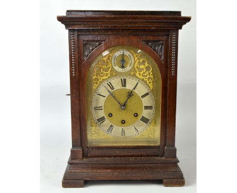 Oak cased triple train mantel clock striking on a chime 40 x 28 cm PROVENANCE: Consigned from a local deceased estate, the pr