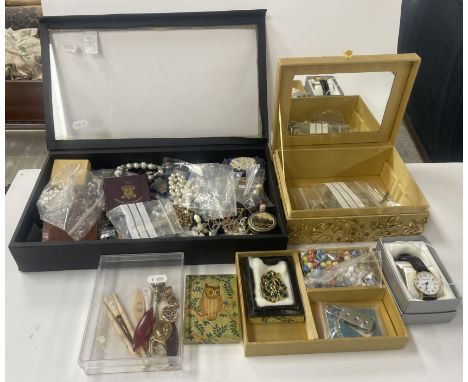 A collection of costume jewellery and objets de vertus to include two seals, a topaz pear shaped pendant in filigree yellow m