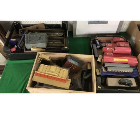 A collection of Hornby Dublo railwayana, to include die-cast Duchess of Montrose 4-6-2 loco and tender, No. 3217 0-6-2 tank l