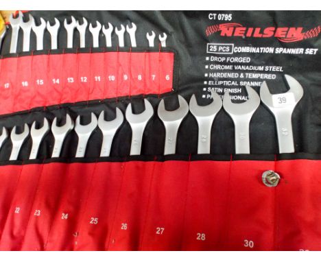 A 25 piece CV metric spanner set 